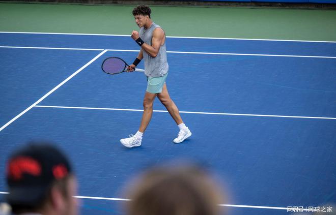 女超联赛中 女超联赛中